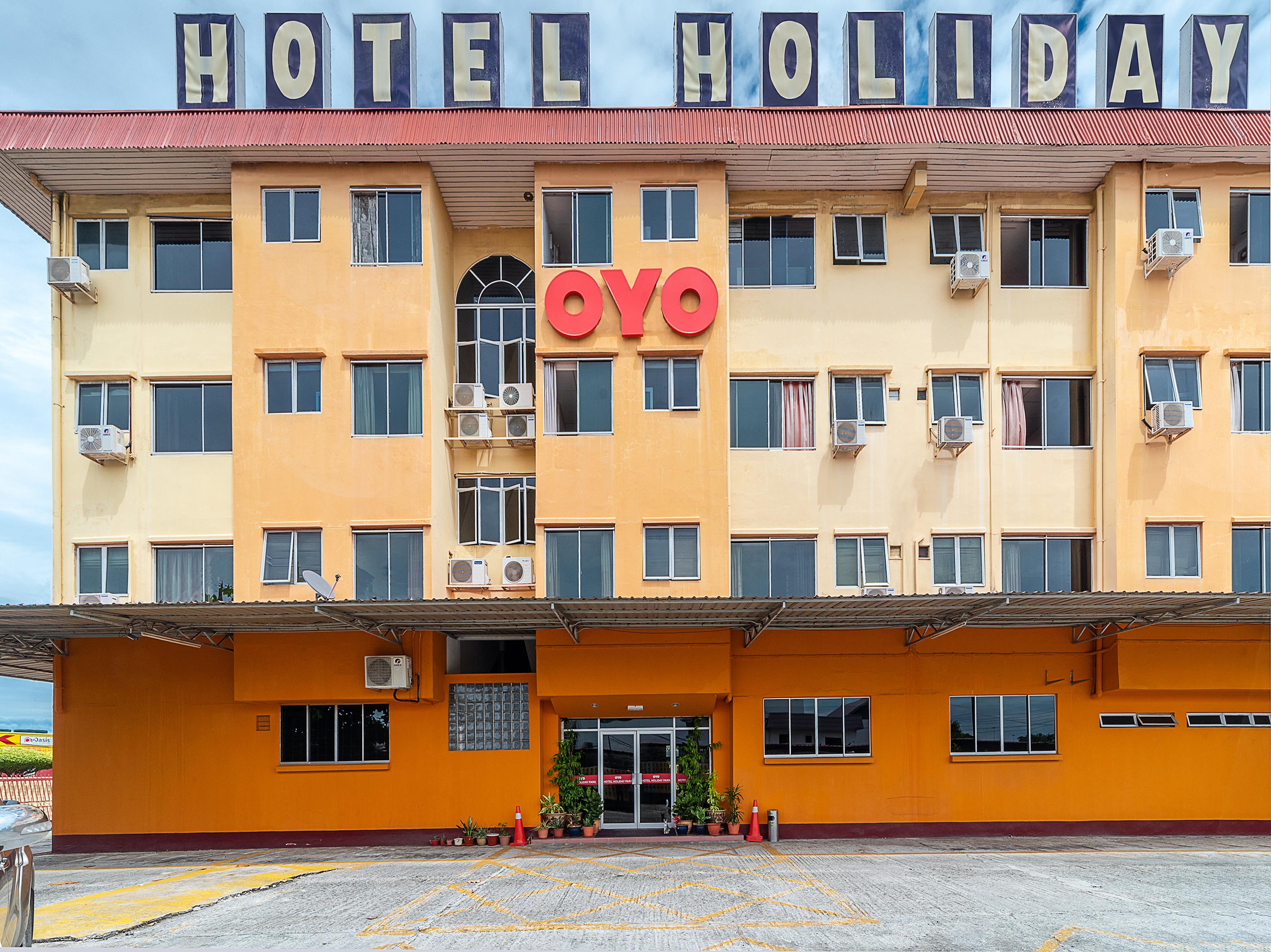 Oyo 89864 Hotel Holiday Park Kota Kinabalu Exterior foto