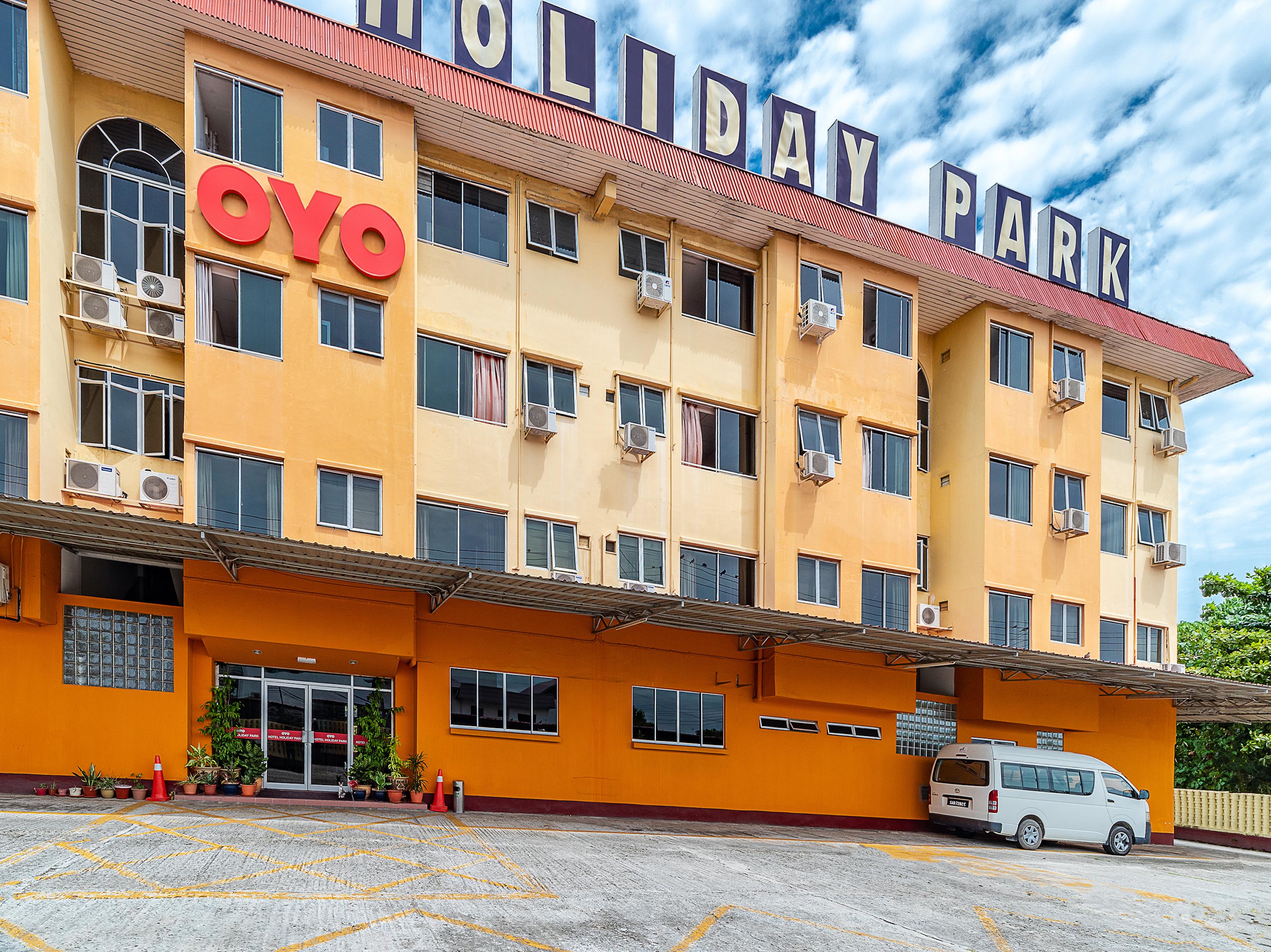 Oyo 89864 Hotel Holiday Park Kota Kinabalu Exterior foto